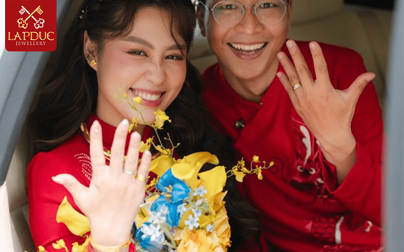 Nữ đeo nhẫn cưới tay trái được không